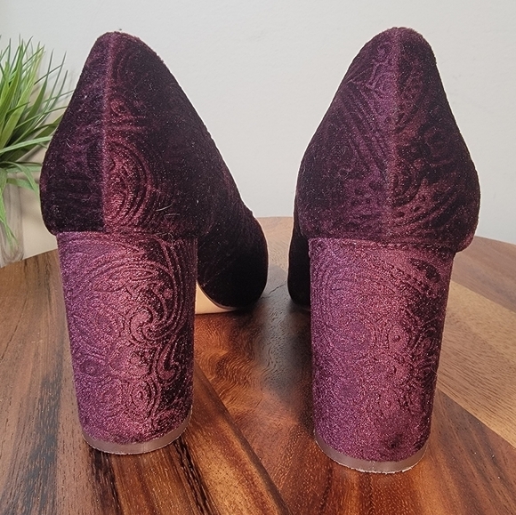 Nine West Jayvee Burgundy Velvet Floral Embossed Block Heels Size 8 - Picture 5 of 17